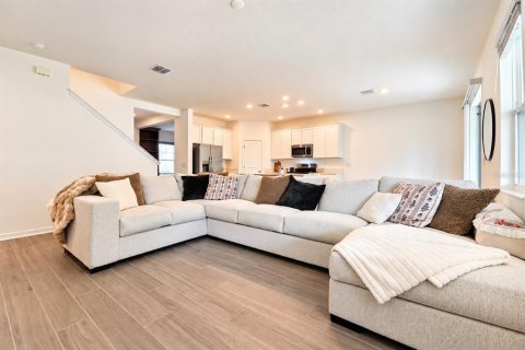 House in Edgewater, Florida 5 bedrooms, 242.2 sq.m. № 2425951 - photo 10