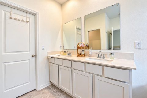 House in Edgewater, Florida 5 bedrooms, 242.2 sq.m. № 2425951 - photo 17