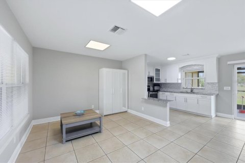 Commercial property in North Port, Florida 4 bedrooms, 147.25 sq.m. № 2096802 - photo 9