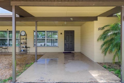 Commercial property in North Port, Florida 4 bedrooms, 147.25 sq.m. № 2096802 - photo 7