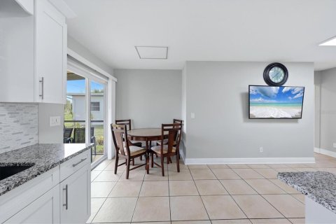 Commercial property in North Port, Florida 4 bedrooms, 147.25 sq.m. № 2096802 - photo 12