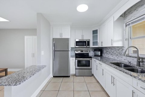 Commercial property in North Port, Florida 4 bedrooms, 147.25 sq.m. № 2096802 - photo 13