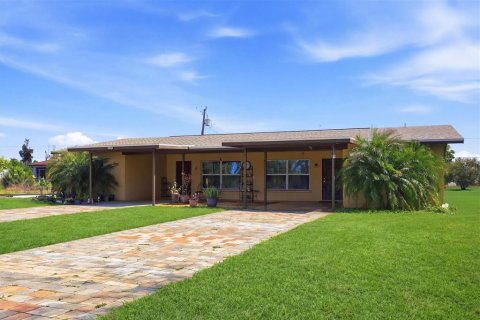 Commercial property in North Port, Florida 4 bedrooms, 147.25 sq.m. № 2096802 - photo 4
