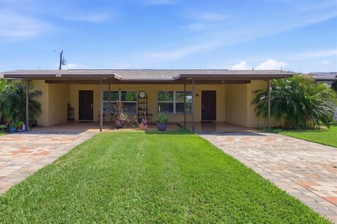 Commercial property in North Port, Florida 4 bedrooms, 147.25 sq.m. № 2096802 - photo 6