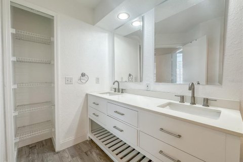 Condominio en venta en Tampa, Florida, 4 dormitorios, 160.16 m2 № 1565349 - foto 18