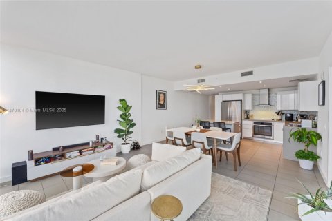 Condominio en alquiler en Miami, Florida, 2 dormitorios, 96.62 m2 № 1896231 - foto 6