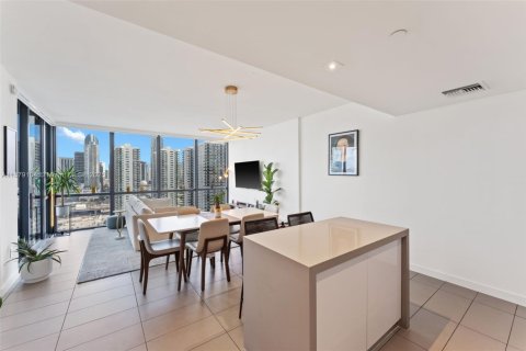 Condominio en alquiler en Miami, Florida, 2 dormitorios, 96.62 m2 № 1896231 - foto 4