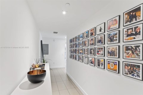 Condominio en alquiler en Miami, Florida, 2 dormitorios, 96.62 m2 № 1896231 - foto 12