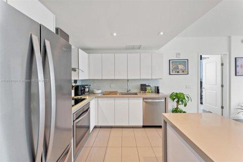 Condominio en alquiler en Miami, Florida, 2 dormitorios, 96.62 m2 № 1896231 - foto 11