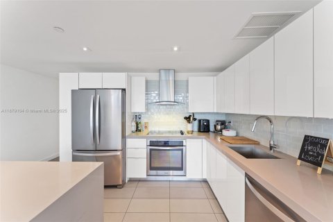 Condominio en alquiler en Miami, Florida, 2 dormitorios, 96.62 m2 № 1896231 - foto 10