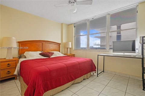 Condo in Miami Beach, Florida, 1 bedroom  № 2062143 - photo 11