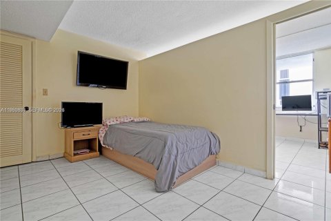 Condo in Miami Beach, Florida, 1 bedroom  № 2062143 - photo 13