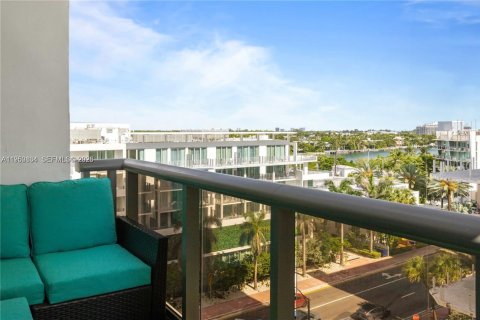 Condo in Miami Beach, Florida, 1 bedroom  № 2062143 - photo 2