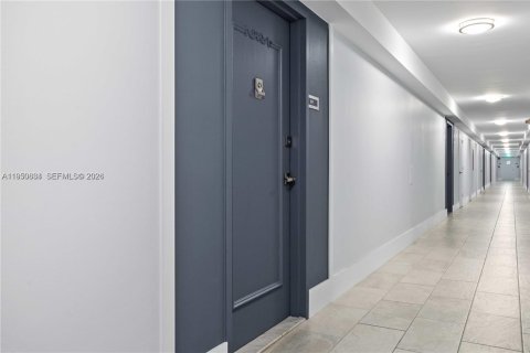 Condo in Miami Beach, Florida, 1 bedroom  № 2062143 - photo 14