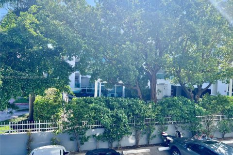 Condo in Miami Beach, Florida, 2 bedrooms  № 1951196 - photo 24