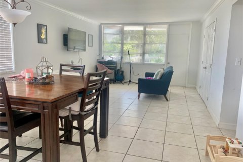 Condo in Miami Beach, Florida, 2 bedrooms  № 1951196 - photo 6