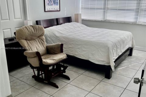 Condo in Miami Beach, Florida, 2 bedrooms  № 1951196 - photo 22