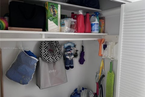 Condo in Miami Beach, Florida, 2 bedrooms  № 1951196 - photo 12