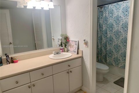 Condo in Miami Beach, Florida, 2 bedrooms  № 1951196 - photo 4