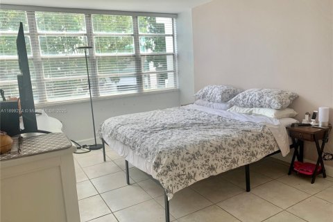 Condo in Miami Beach, Florida, 2 bedrooms  № 1951196 - photo 5
