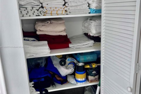 Condo in Miami Beach, Florida, 2 bedrooms  № 1951196 - photo 15