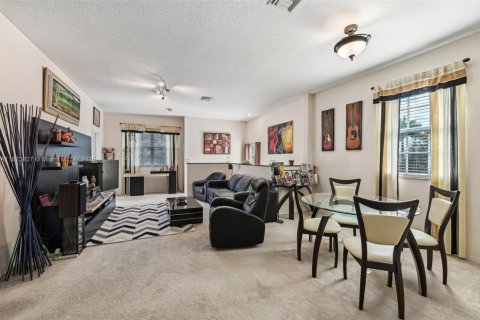 Condo in Miramar, Florida, 3 bedrooms  № 1808971 - photo 1
