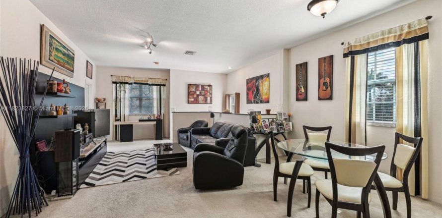 Condo in Miramar, Florida, 3 bedrooms  № 1808971