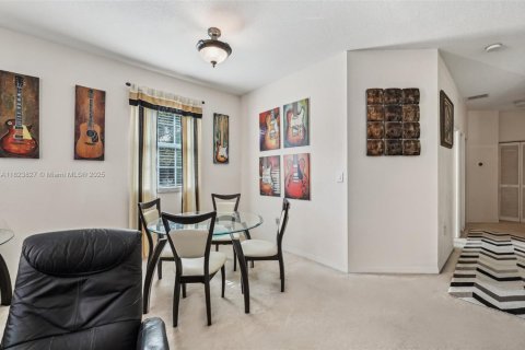 Condo in Miramar, Florida, 3 bedrooms  № 1808971 - photo 14