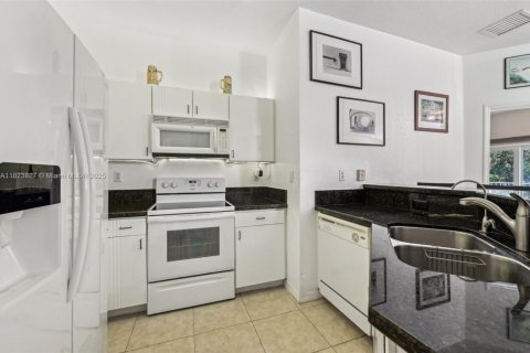 Condo in Miramar, Florida, 3 bedrooms  № 1808971 - photo 4