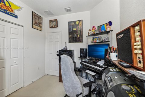 Condo in Miramar, Florida, 3 bedrooms  № 1808971 - photo 16