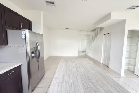 Купить таунхаус в Хомстед, Флорида 3 спальни, 123.37м2, № 2011848 - фото 16