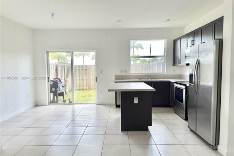 Купить таунхаус в Хомстед, Флорида 3 спальни, 123.37м2, № 2011848 - фото 11