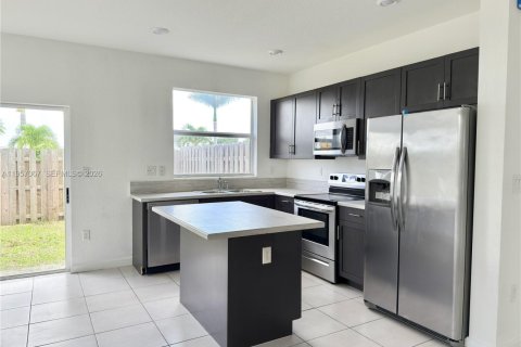 Купить таунхаус в Хомстед, Флорида 3 спальни, 123.37м2, № 2011848 - фото 12