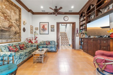 Купить виллу или дом в Майами, Флорида 4 спальни, 347.08м2, № 2033554 - фото 11