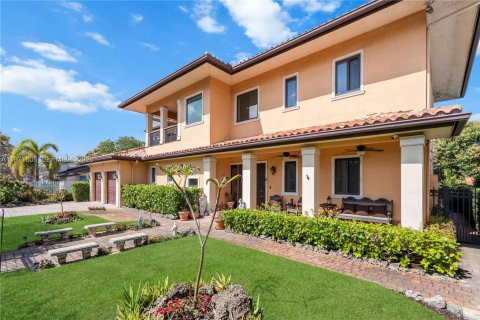 Дом в Майами, Флорида 4 спальни, 347.08м2 № 2033554