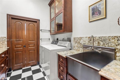 Купить виллу или дом в Майами, Флорида 4 спальни, 347.08м2, № 2033554 - фото 15