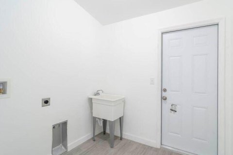 Casa en venta en Okeechobee, Florida, 3 dormitorios, 195.09 m2 № 1127715 - foto 1