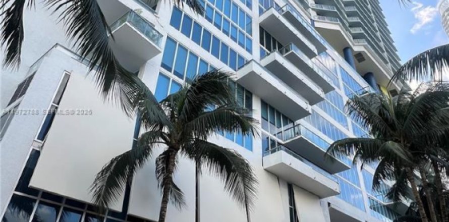 Condominio en Miami, Florida, 2 dormitorios  № 2033055