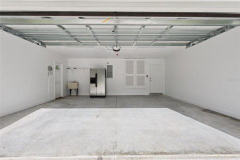 House in Tavares, Florida 3 bedrooms, 152.45 sq.m. № 2196981 - photo 18