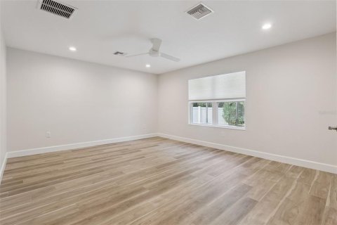 House in Tavares, Florida 3 bedrooms, 152.45 sq.m. № 2196981 - photo 11