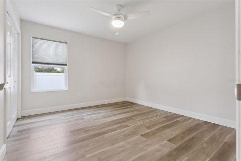 House in Tavares, Florida 3 bedrooms, 152.45 sq.m. № 2196981 - photo 12