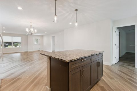 House in Tavares, Florida 3 bedrooms, 152.45 sq.m. № 2196981 - photo 7