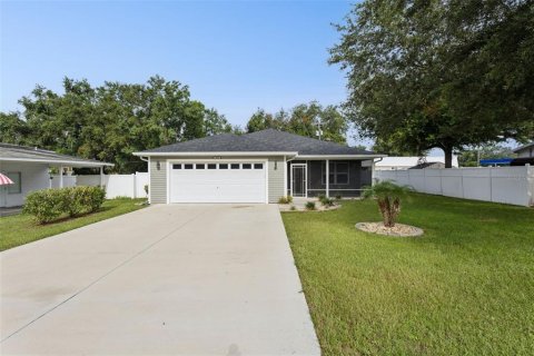 House in Tavares, Florida 3 bedrooms, 152.45 sq.m. № 2196981