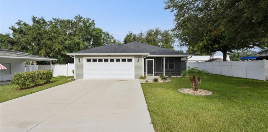 House in Tavares, Florida 3 bedrooms, 152.45 sq.m. № 2196981