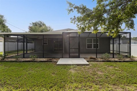 House in Tavares, Florida 3 bedrooms, 152.45 sq.m. № 2196981 - photo 20