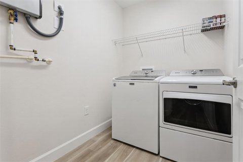 House in Tavares, Florida 3 bedrooms, 152.45 sq.m. № 2196981 - photo 17