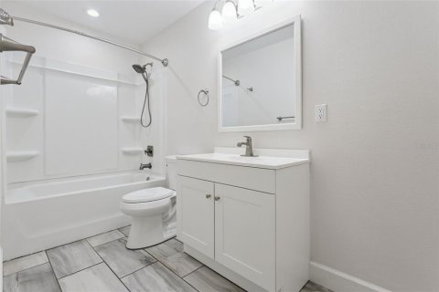 House in Tavares, Florida 3 bedrooms, 152.45 sq.m. № 2196981 - photo 16
