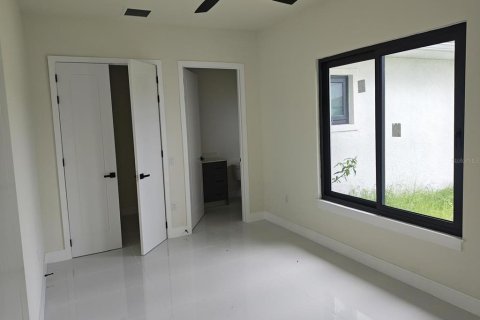 House in Port Charlotte, Florida 4 bedrooms, 200.02 sq.m. № 1771936 - photo 9
