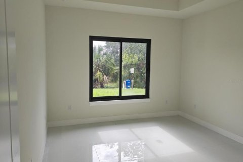 House in Port Charlotte, Florida 4 bedrooms, 200.02 sq.m. № 1771936 - photo 13