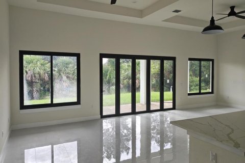 House in Port Charlotte, Florida 4 bedrooms, 200.02 sq.m. № 1771936 - photo 5